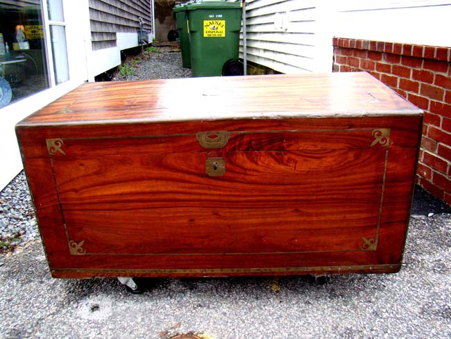 A fine 19th century China Trade period brass inlaid Camphorwood Lift-Top Trunk circa 1830 — image 2